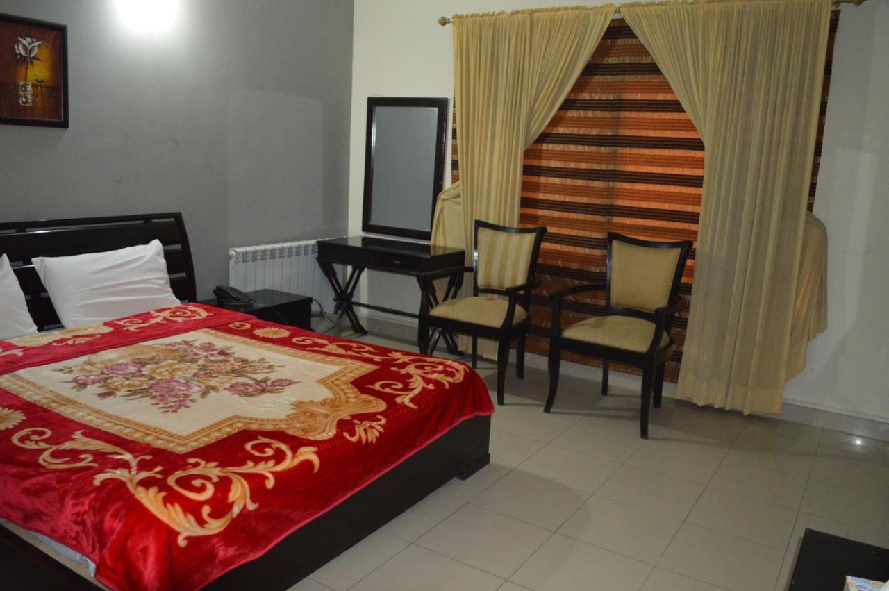 Royal Manor F-10 Bed & Breakfast İslamabad Dış mekan fotoğraf
