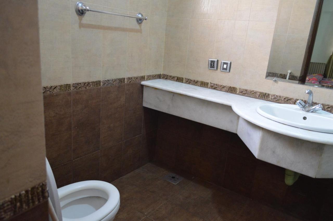 Royal Manor F-10 Bed & Breakfast İslamabad Dış mekan fotoğraf
